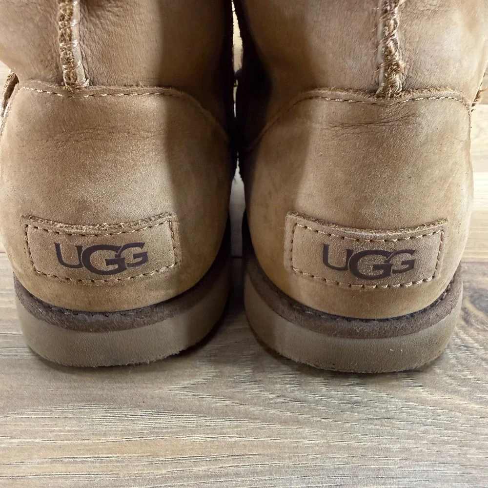 UGG Classic Short Boots Youth‎ 6 Girls Nubuck Chestnut Shearling Lined
